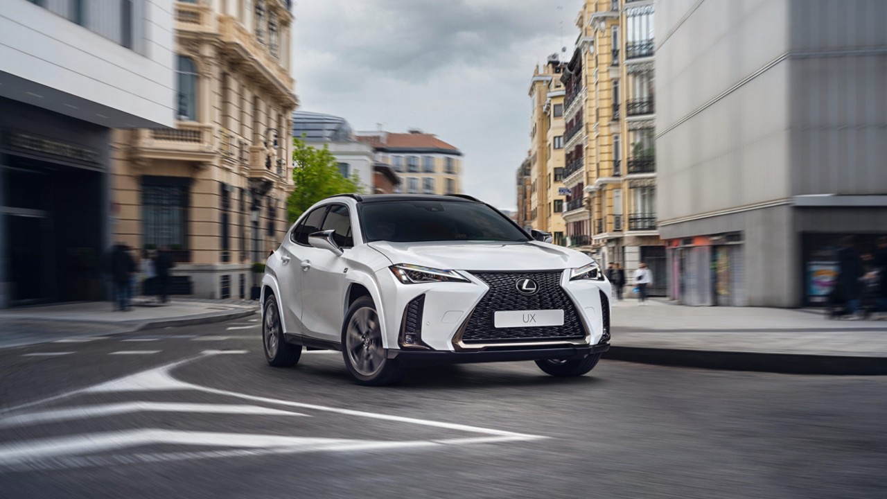 NOVÝ LEXUS UX