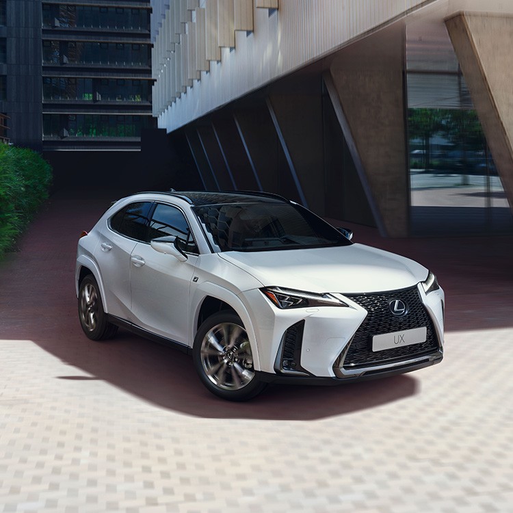 NOVÝ LEXUS UX