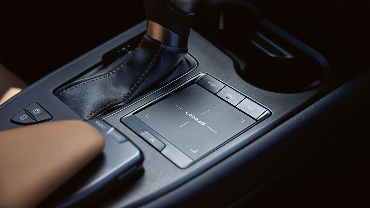 2021-lexus-ux-touch-pad-1920x1080