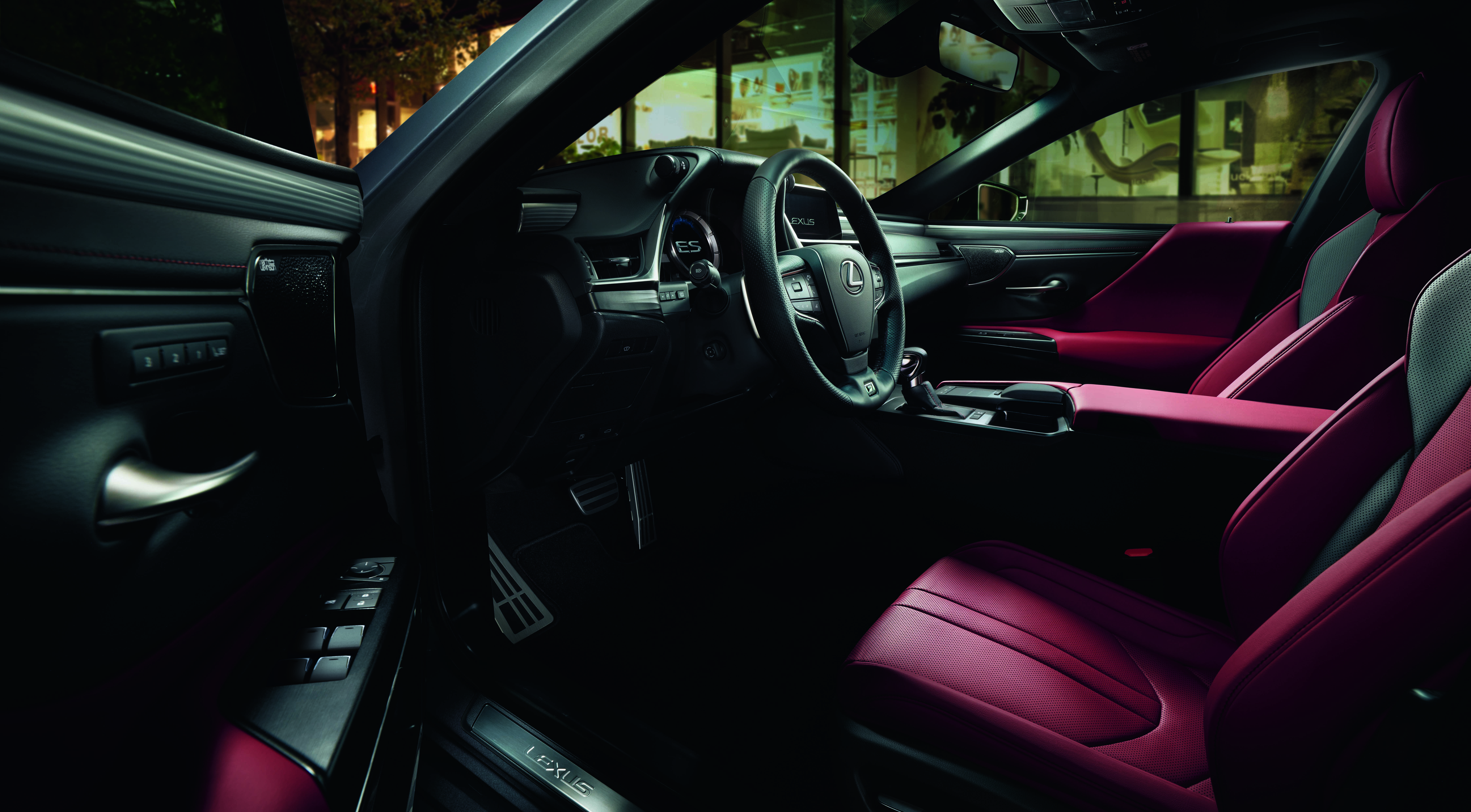 Lexus ES 300h interior 