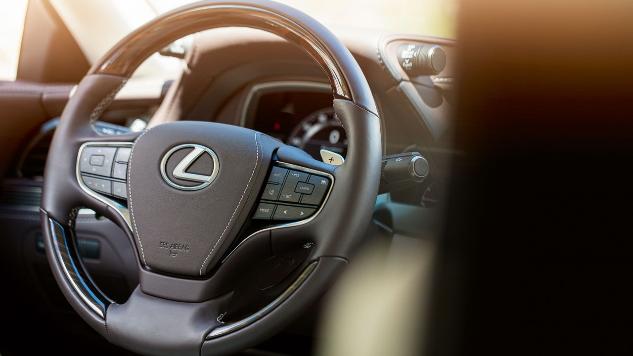 Lexus LS steering wheel