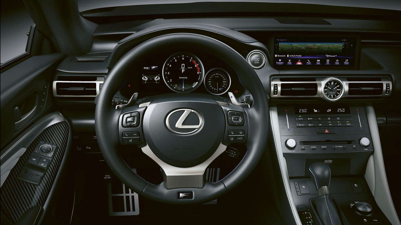 Lexus RC F Steering wheel, dashboard, multimedia display and centre console 